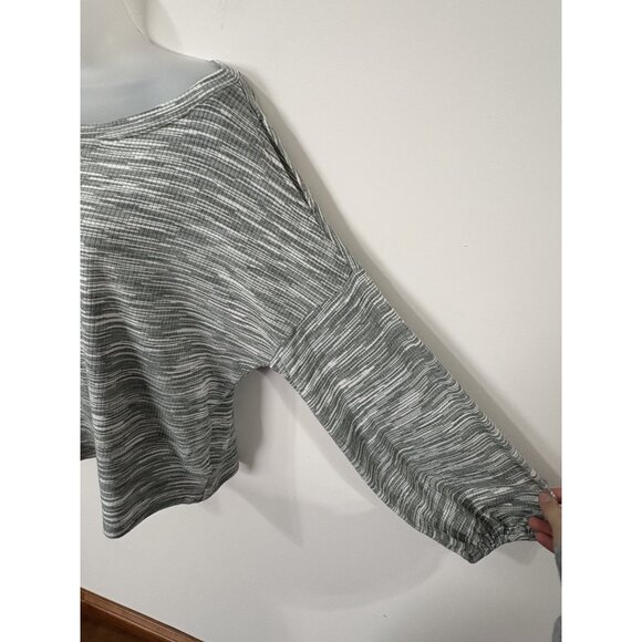 Womens SPADE & HEART Knit Top Medium Cold Shoulder Long Sleeve Casual USA - Picture 2 of 11